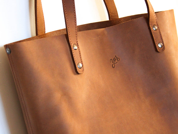 Calgary Classic Tote - Maple